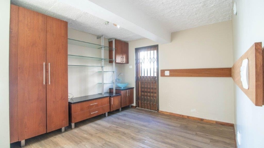 5 Bedroom Property for Sale in Gonubie Eastern Cape